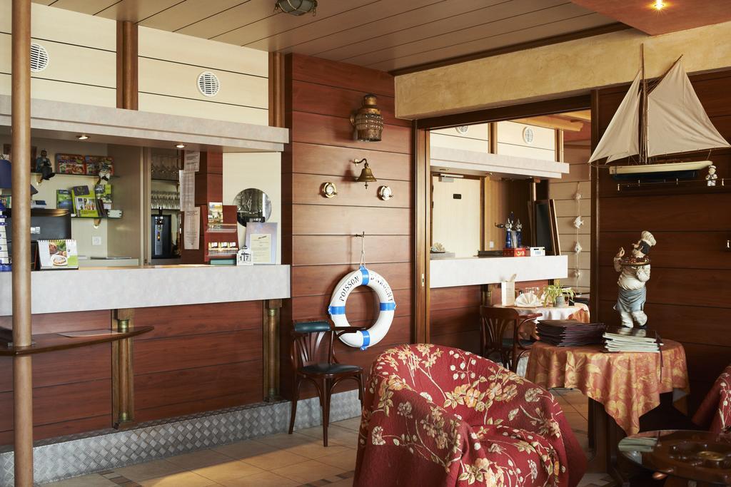 Logis Hotels - Au Poisson D'Argent - Hotel 3 Etoiles Et Restaurant Le Mesnil-en-Vallée Zewnętrze zdjęcie