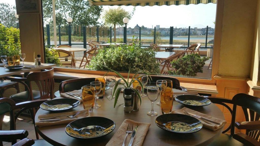 Logis Hotels - Au Poisson D'Argent - Hotel 3 Etoiles Et Restaurant Le Mesnil-en-Vallée Zewnętrze zdjęcie