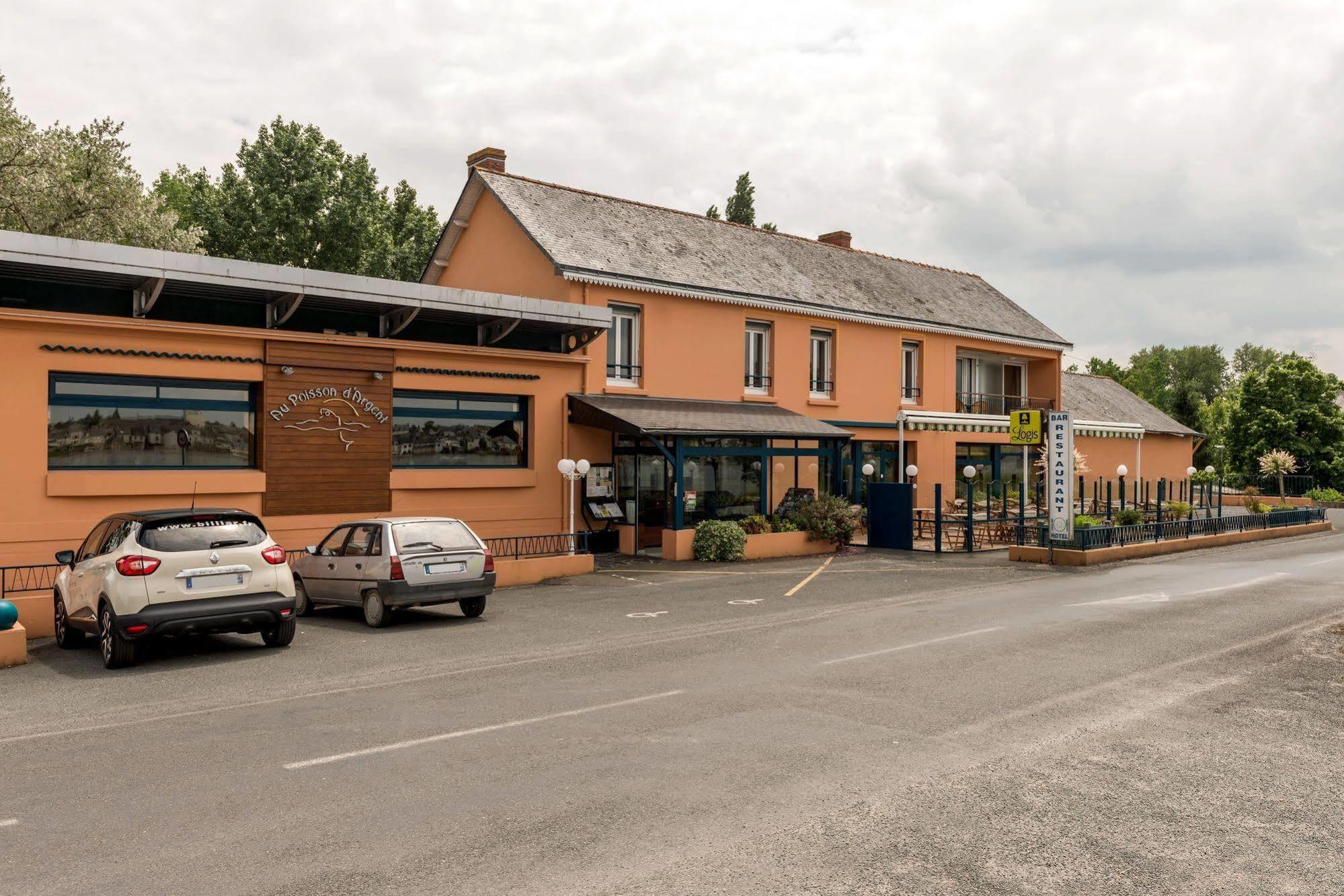 Hotel Logis Au Poisson D'Argent Le Mesnil-en-Vallée Zewnętrze zdjęcie