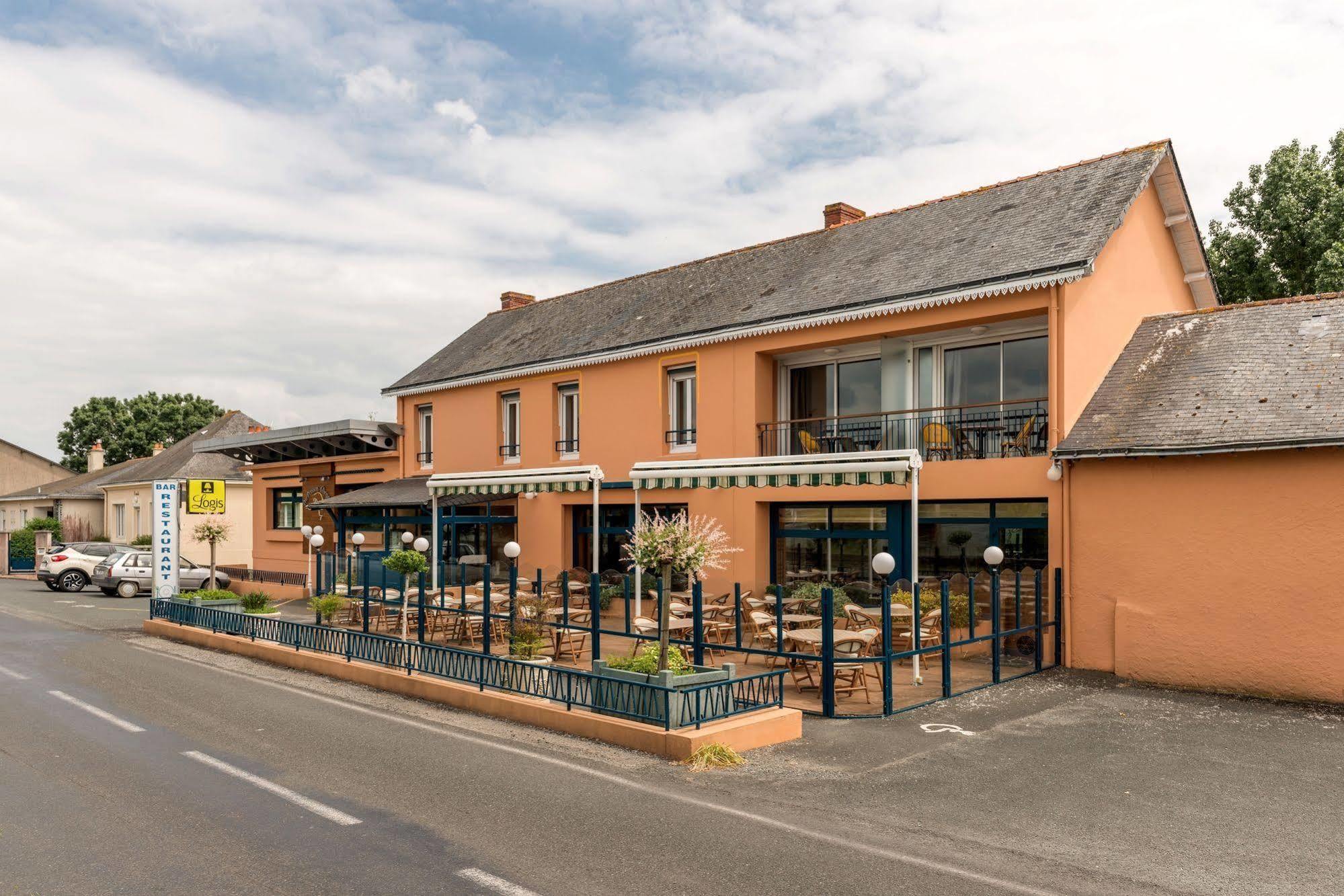 Hotel Logis Au Poisson D'Argent Le Mesnil-en-Vallée Zewnętrze zdjęcie