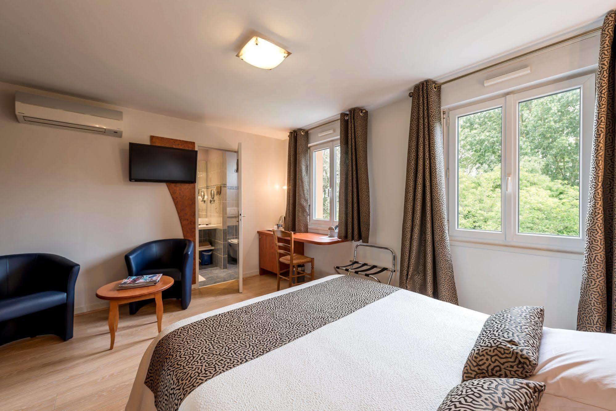 Logis Hotels - Au Poisson D'Argent - Hotel 3 Etoiles Et Restaurant Le Mesnil-en-Vallée Zewnętrze zdjęcie