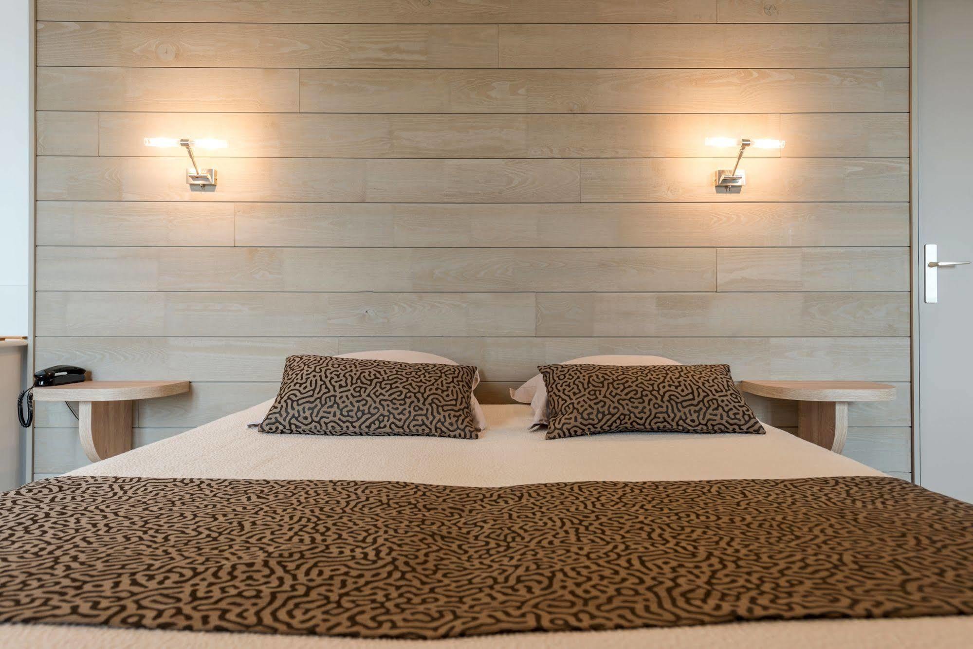 Logis Hotels - Au Poisson D'Argent - Hotel 3 Etoiles Et Restaurant Le Mesnil-en-Vallée Zewnętrze zdjęcie