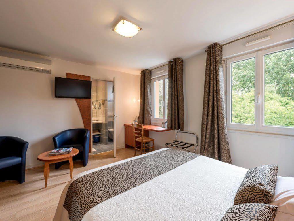 Logis Hotels - Au Poisson D'Argent - Hotel 3 Etoiles Et Restaurant Le Mesnil-en-Vallée Zewnętrze zdjęcie