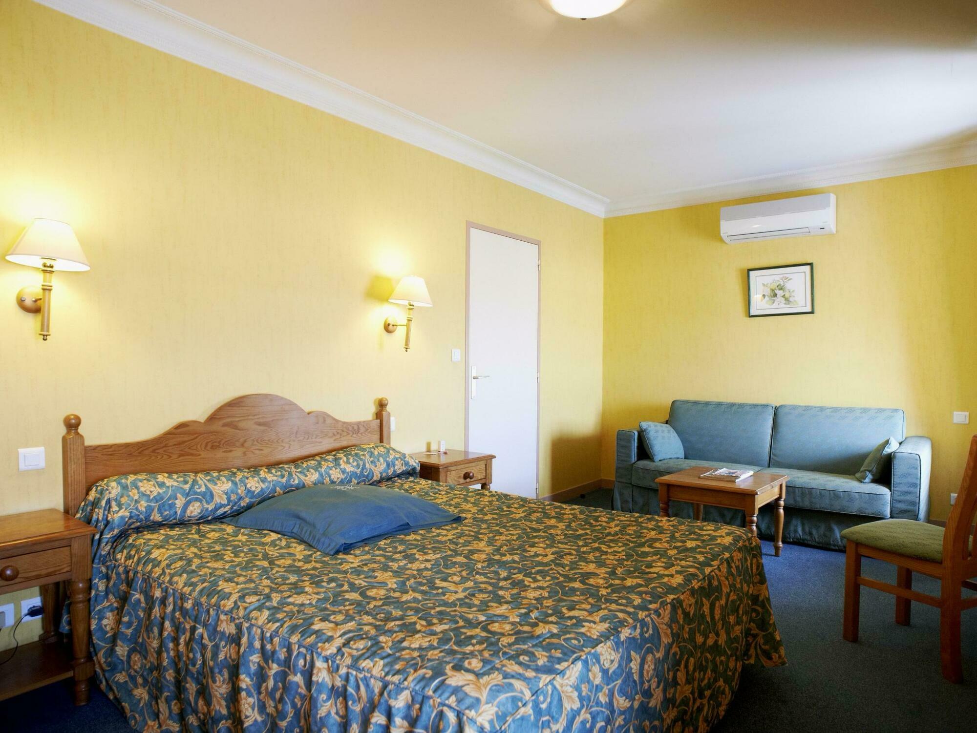 Logis Hotels - Au Poisson D'Argent - Hotel 3 Etoiles Et Restaurant Le Mesnil-en-Vallée Zewnętrze zdjęcie