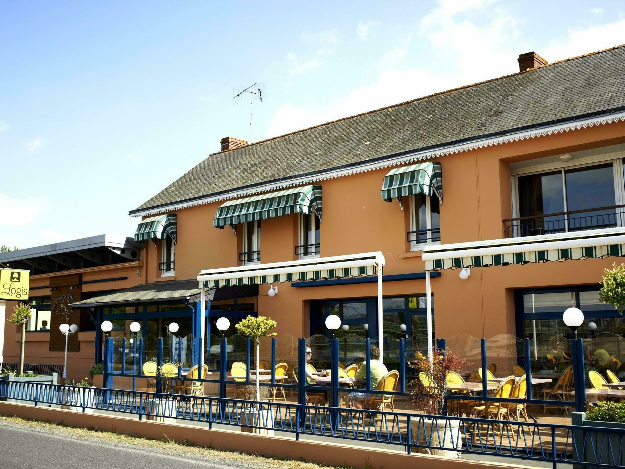 Hotel Logis Au Poisson D'Argent Le Mesnil-en-Vallée Zewnętrze zdjęcie